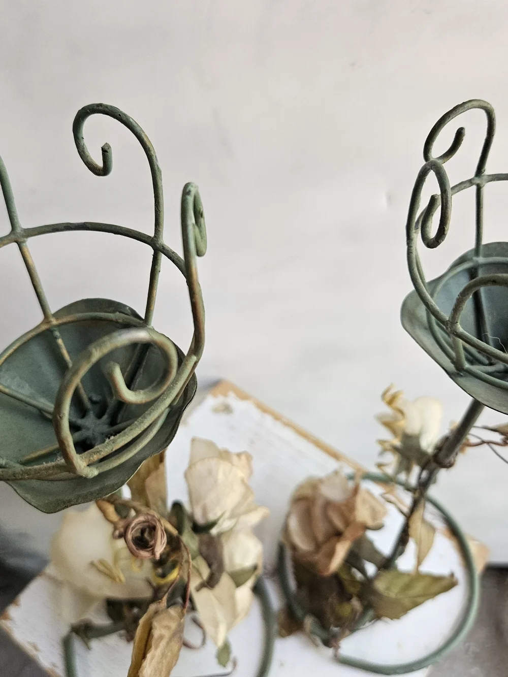 Source Unknown Green Metal Rose Vine Candle Holders with Cream Flowers
